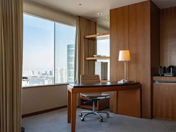 The Strings by InterContinental, Tokyo, an IHG Hotel : photo 8 de la chambre suite 1 chambre avec lits jumeaux et accès au salon