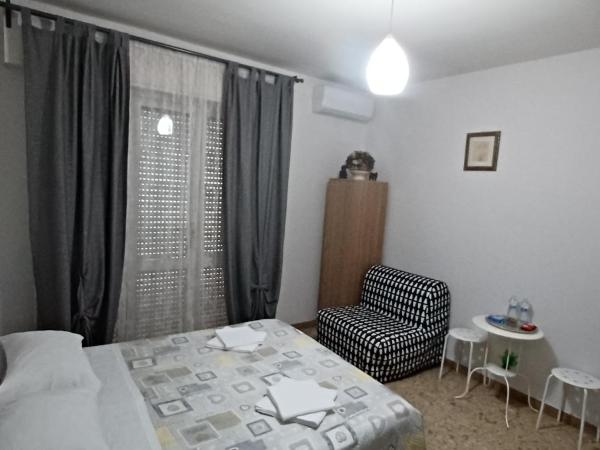 Sleep&Go airlines pisa : photo 2 de la chambre grande chambre double 