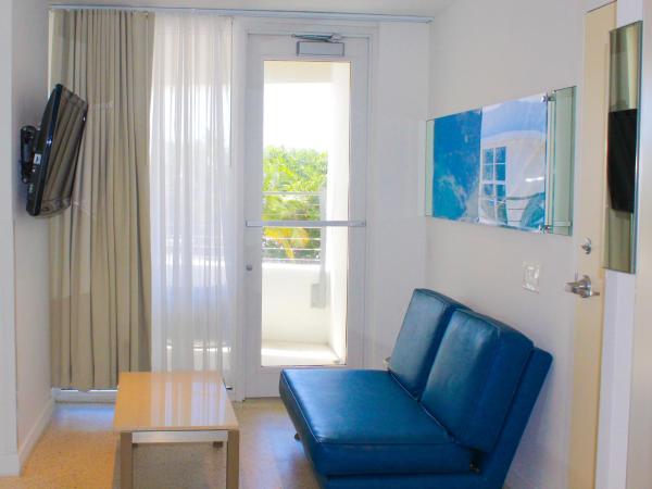 Clevelander Hotel : photo 5 de la chambre hébergement lit king-size rockstar avec balcon - côté océan