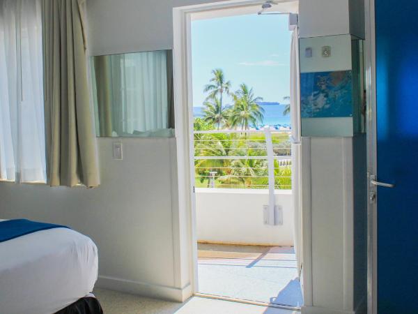 Clevelander Hotel : photo 2 de la chambre hébergement lit king-size avec balcon - côté océan