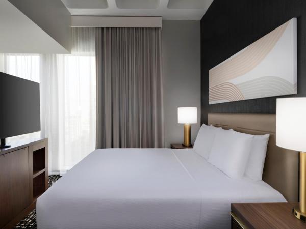 Hyatt House LAX Century Blvd : photo 9 de la chambre king studio suite with kitchen and sofa bed