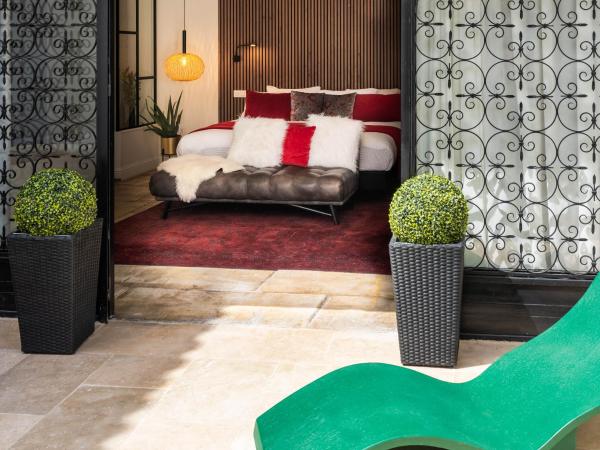 Le Confidentiel Hôtel & SPA : photo 9 de la chambre suite avec jacuzzi