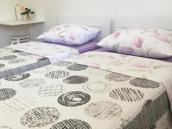 Room Bioci : photo 8 de la chambre chambre double avec lit d'appoint