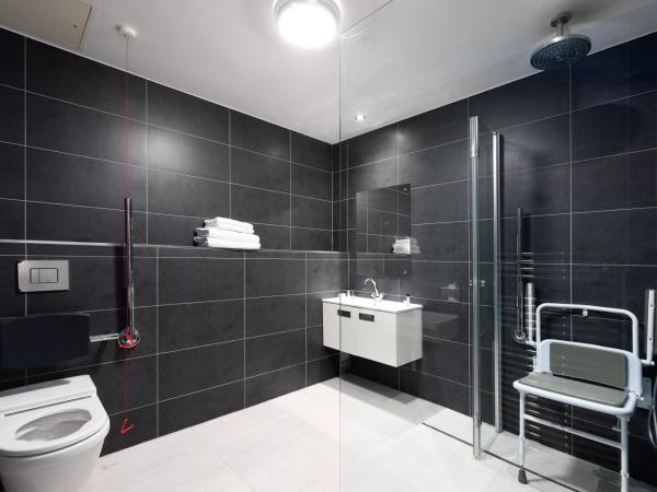 Best Western Carlton Hotel : photo 7 de la chambre chambre lit king-size supérieure - accessible aux personnes à mobilité réduite