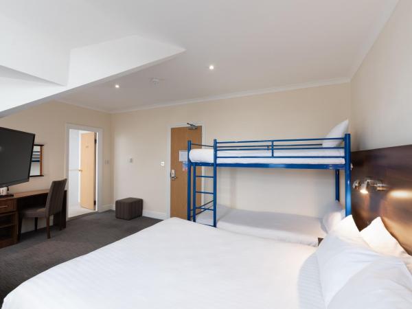 Best Western Carlton Hotel : photo 5 de la chambre standard family room with one double bed and twin beds