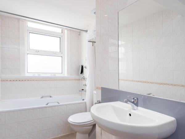 Best Western Carlton Hotel : photo 7 de la chambre standard family room with one double bed and twin beds