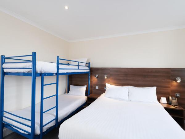 Best Western Carlton Hotel : photo 4 de la chambre standard family room with one double bed and twin beds