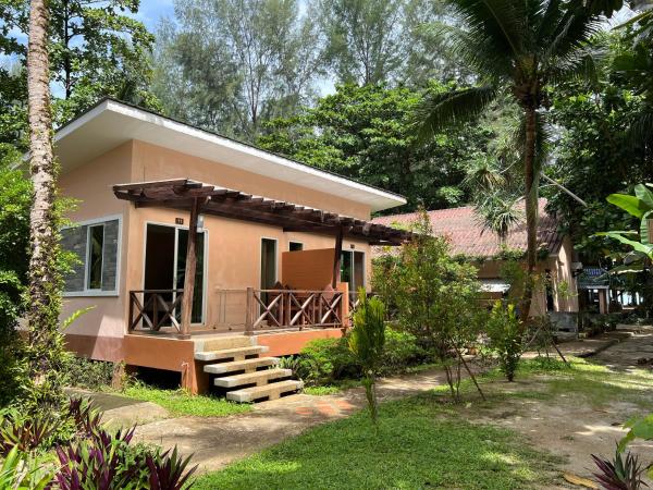 Ao Thong beach Resort : photo 10 de la chambre bungalow (3 adultes)