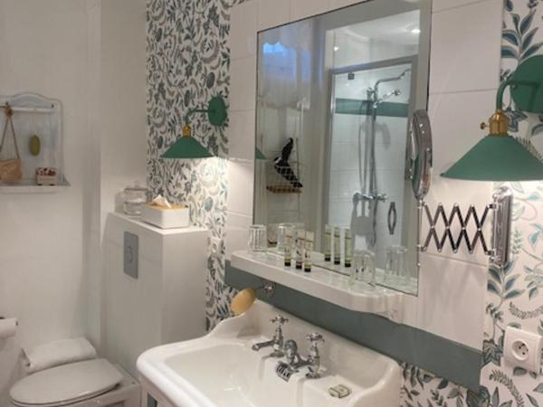 MAISON HULOTTE : photo 3 de la chambre chambre double ou lits jumeaux - vue sur jardin