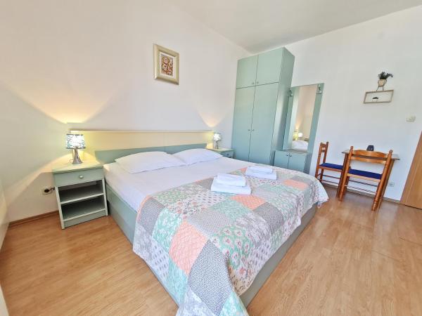 Rooms and Apartments Porat : photo 7 de la chambre studio avec balcon et vue sur la mer