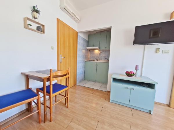 Rooms and Apartments Porat : photo 8 de la chambre studio avec balcon et vue sur la mer