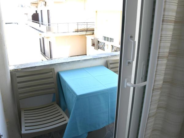 Klinakis Beach Hotel : photo 9 de la chambre chambre familiale avec douche 
