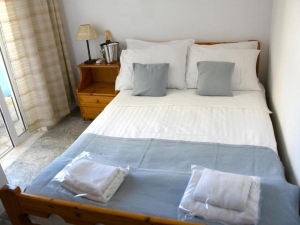 Klinakis Beach Hotel : photo 10 de la chambre chambre familiale avec douche 