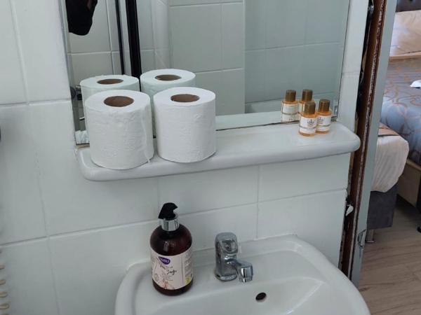 PARIS HOTEL CAFE RESTAURANT : photo 10 de la chambre chambre triple standard