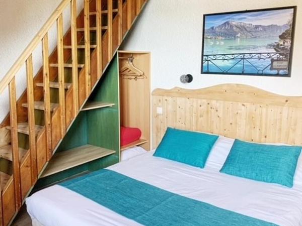 Hotel des Marquisats : photo 3 de la chambre chambre familiale - vue sur lac