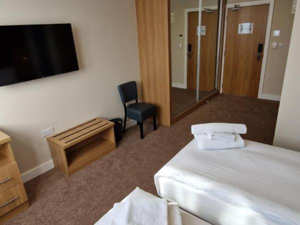 Best Western Northfields Ealing Hotel : photo 10 de la chambre chambre lits jumeaux supérieure avec kitchenette