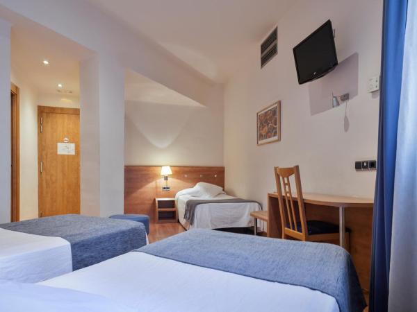 Acta Antibes : photo 1 de la chambre chambre triple