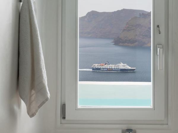 Aspaki by Art Maisons : photo 7 de la chambre suite lune de miel avec bain à remous - vue sur caldera