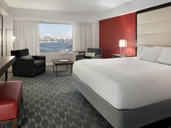 Hyatt Regency Boston Harbor : photo 4 de la chambre chambre lit king-size pour personnes à mobilité réduite avec douche accessible aux personnes à mobilité réduite