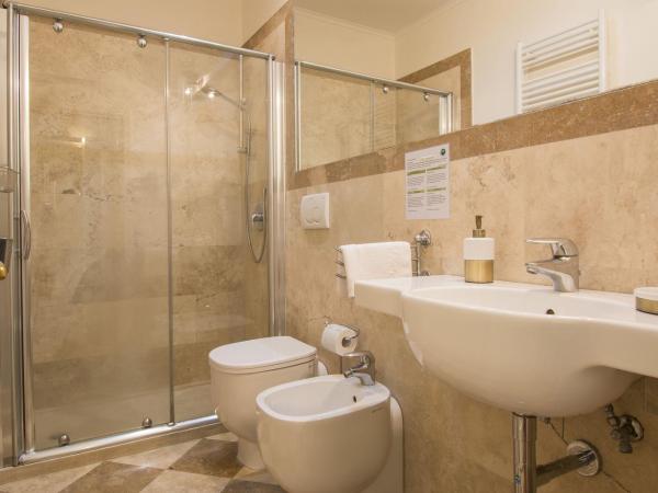 Relais Tiffany : photo 3 de la chambre chambre double ou lits jumeaux - vue sur jardin