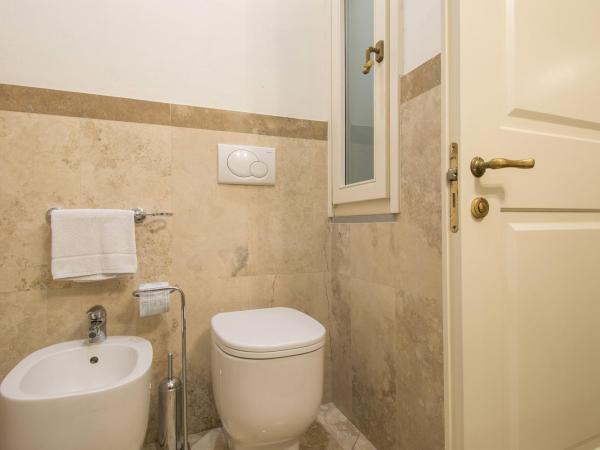 Relais Tiffany : photo 2 de la chambre chambre triple - vue sur jardin