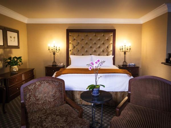 Best Western Plus Sunset Plaza Hotel : photo 2 de la chambre suite lit king-size avec balcon - vue sur ville - non-fumeurs