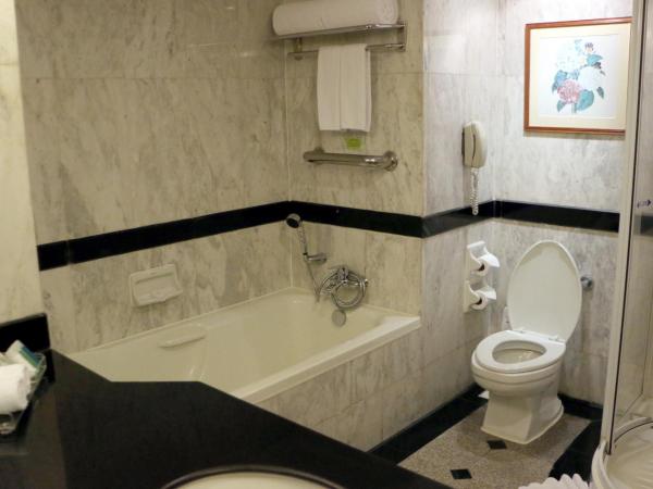 Golden Tulip Sovereign Hotel Bangkok : photo 1 de la chambre chambre lit king-size deluxe