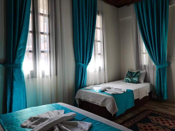 Grand Erken Hotel : photo 3 de la chambre chambre triple