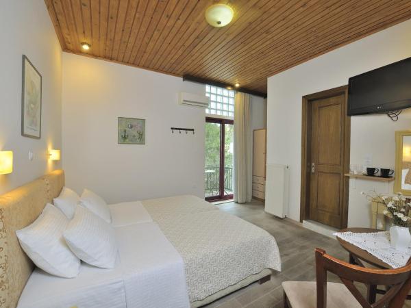 Dryades & Orion Hotel : photo 1 de la chambre chambre triple standard