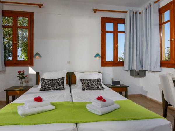 Romantica Hotel Apartments by Estia : photo 4 de la chambre studio triple standard