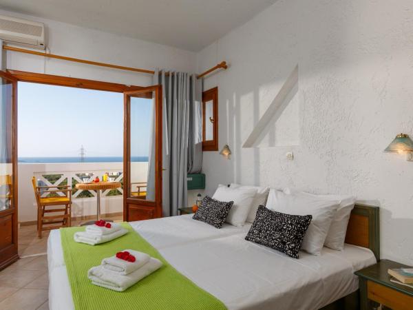 Romantica Hotel Apartments by Estia : photo 7 de la chambre studio triple standard