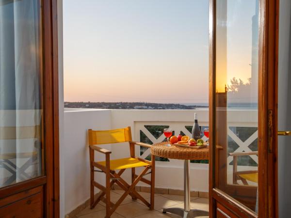 Romantica Hotel Apartments by Estia : photo 8 de la chambre studio triple standard