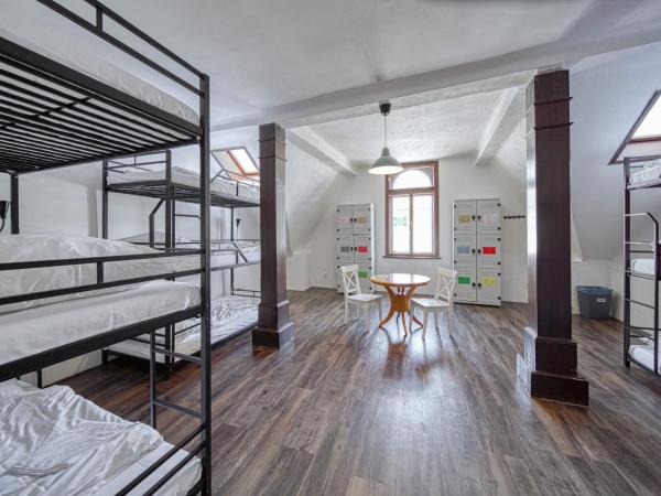 Hostel Orange : photo 1 de la chambre lit simple dans dortoir mixte de 12 lits