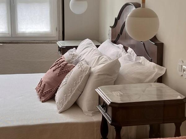 Pensao O Laranjeira : photo 1 de la chambre chambre deluxe