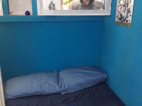 Elvis - Marilyn - Vasco Rossi - Airport Catania Center : photo 9 de la chambre grande chambre double