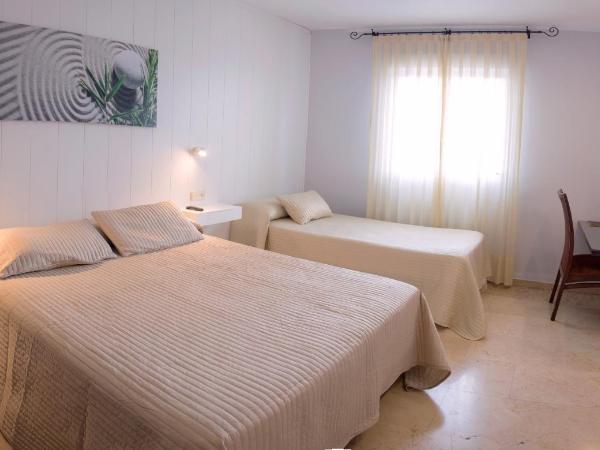Hotel Oasis : photo 3 de la chambre chambre triple avec parking