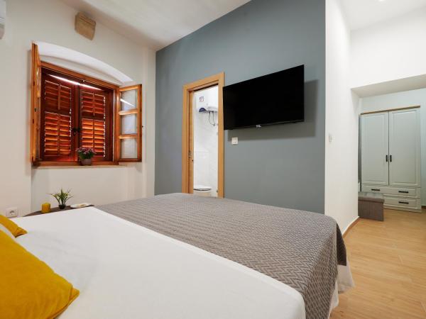 TOMY - KATY : photo 3 de la chambre chambre double avec salle de bains privative