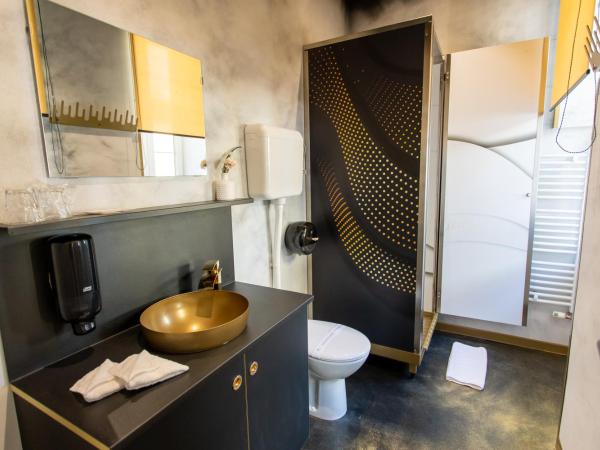 Timeout Heritage Hotel Zagreb : photo 8 de la chambre chambre lits jumeaux avec balcon