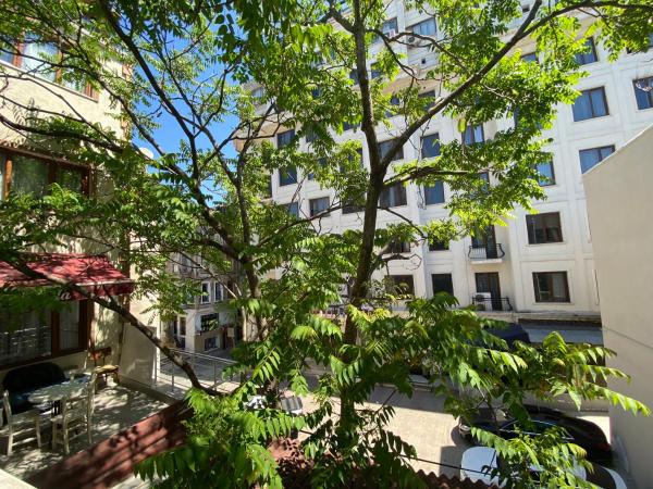 Windrose Hostel Istanbul : photo 4 de la chambre chambre lits jumeaux avec balcon
