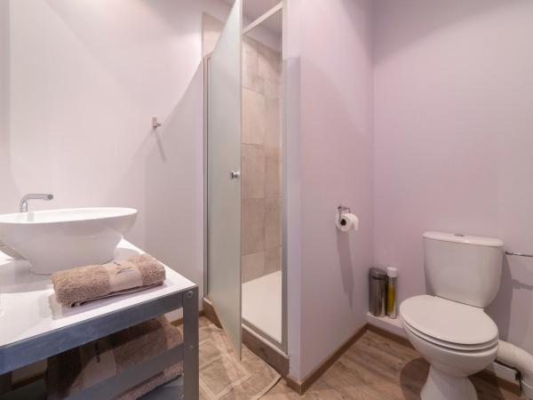 Maison Mondrian : photo 6 de la chambre chambre double avec salle de bains privative