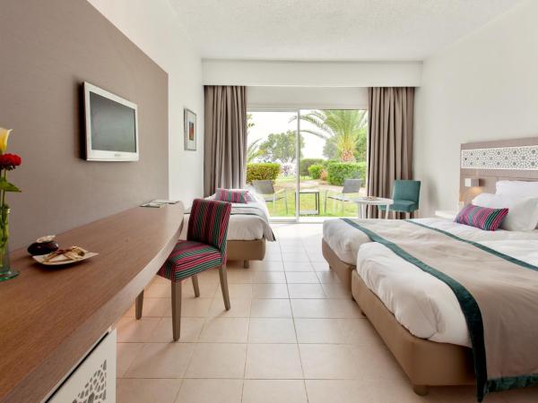 Le Sultan : photo 3 de la chambre chambre triple supérieure - vue sur mer