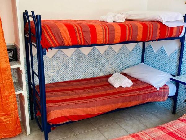Villa Arazurrina : photo 2 de la chambre chambre triple avec salle de bains privative