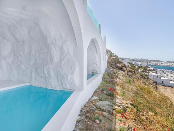 Tagoo Black Mykonos : photo 10 de la chambre chambre double deluxe avec piscine troglodyte privée