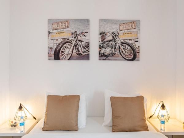 Encarnação Home : photo 3 de la chambre chambre double avec terrasse et salle de bains commune