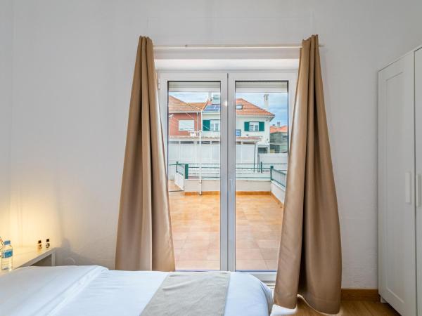 Encarnação Home : photo 4 de la chambre chambre double avec terrasse et salle de bains commune