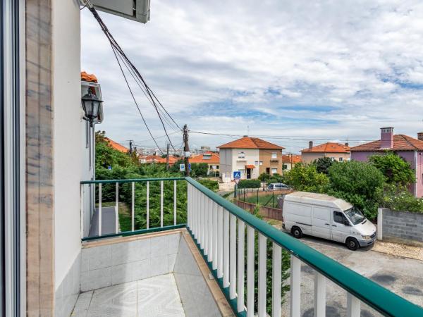 Encarnação Home : photo 6 de la chambre chambre double avec balcon et salle de bains commune