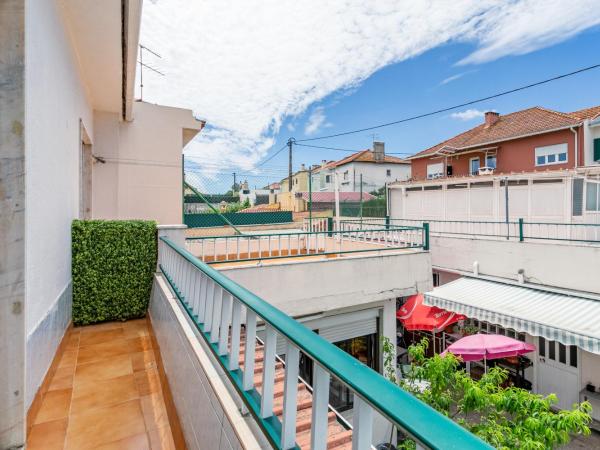 Encarnação Home : photo 7 de la chambre chambre simple avec balcon et salle de bains commune