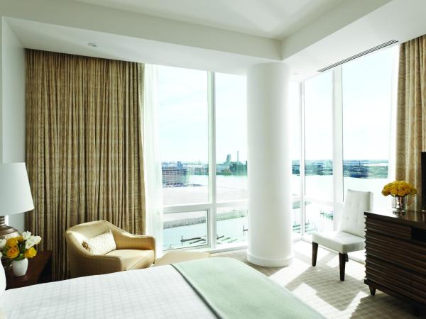 Four Seasons Baltimore : photo 4 de la chambre chambre lit king-size premier avec vue sur le port