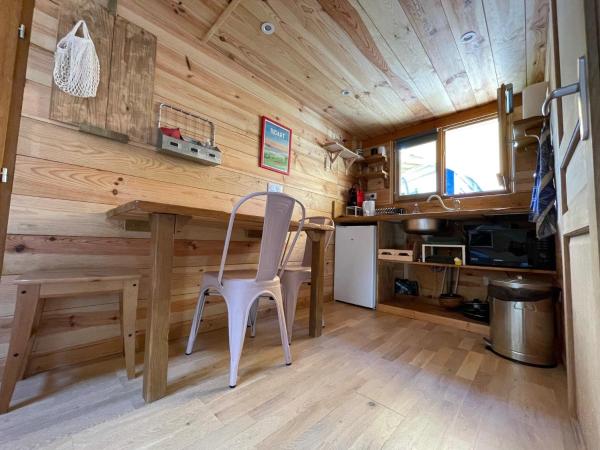 La Wodapalousa, Surf & Crossfit Guesthouse, 800m from Beach : photo 7 de la chambre chalet