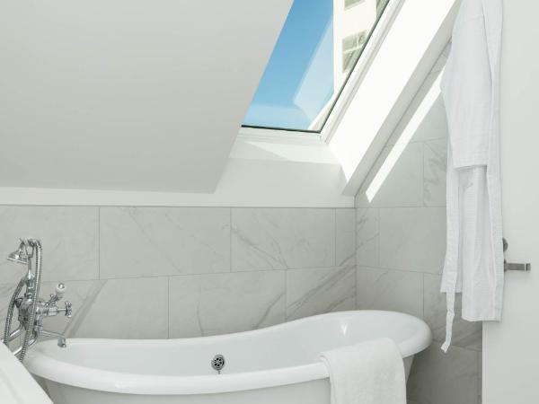 The Observatory Hotel Christchurch : photo 10 de la chambre chambre royale skylight